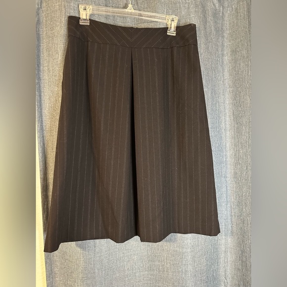 Banana Republic Black striped Skirt Women Size 6 With Pleat And Pockets - Picture 1 of 16